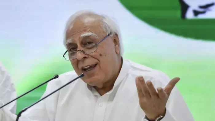 कपिल सिब्बल ने बुधवार को नेशनल हेराल्ड अखबार की संपत्ति जब्त करने के लिए प्रवर्तन निदेशालय (ई़डी) की आलोचना की।