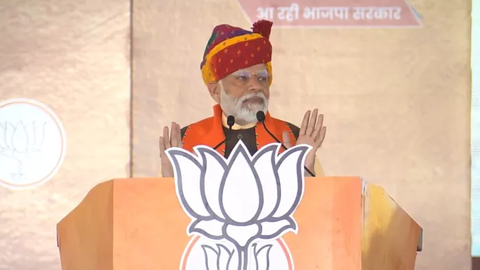 सागवाड़ा, राजस्थान में विशाल जनसभा को संबोधित करते हुए पीएम मोदी (Image: x/ @BJP4India)