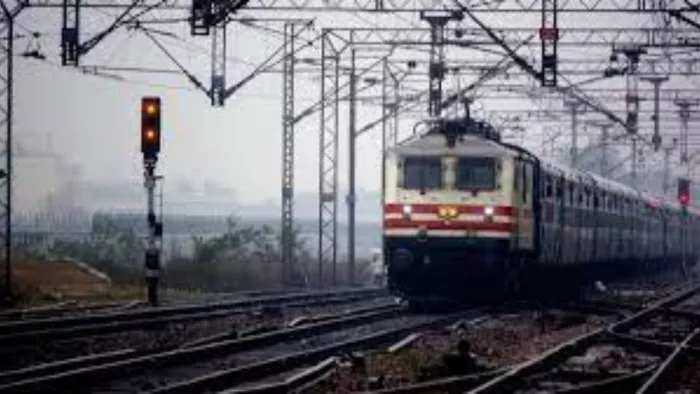 मौर्य एक्सप्रेस से यात्रा करना मुश्किल, सीटें फुल; स्पेशल ट्रेन से करें सफर, मिलेगी कन्फर्म बर्थ