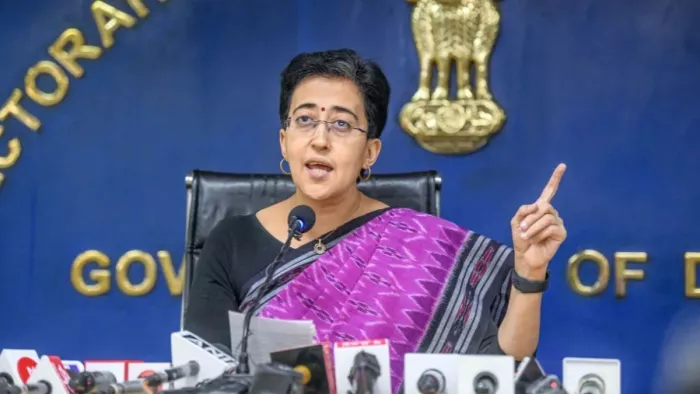 दिल्ली चुनाव से पहले सीएम आतिशी को बड़ी राहत मिली है।