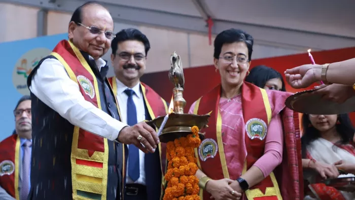 दिल्ली के उपराज्यपाल वी के सक्सेना ने सीएम आतिशी की जमकर तारीफ की।