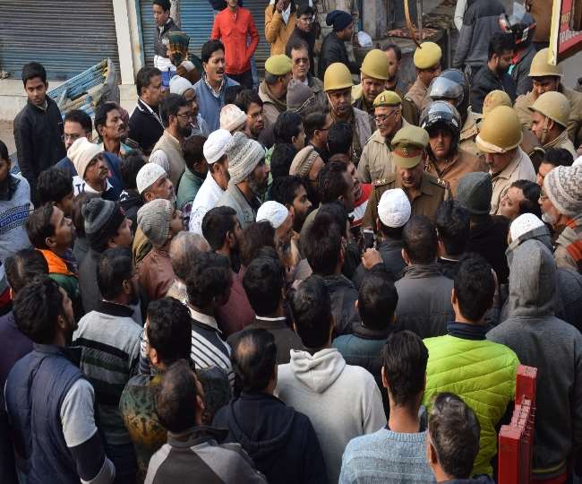 CAA Protest in Gorakhpur : बाहरियों के उकसावे पर शहरियों ने किया बवाल !