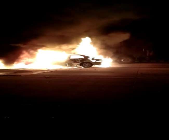Five people burnt alive due to fire in car on Yamuna Expressway