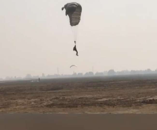https://www.jagranimages.com/images/newimg/22122021/22_12_2021-man_less_parachute_1_22315680.jpg
