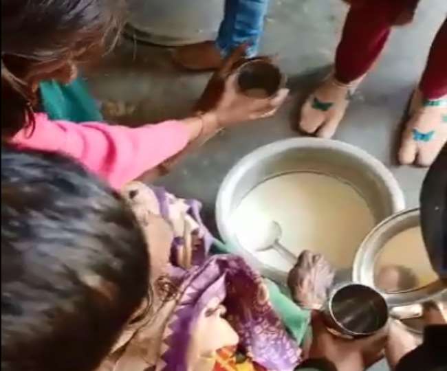 इंटरनेट मीडिया में वीडियो वायरल होने के बाद जमकर हो रही किरकिरी, जिम्मेदार बने अनजान।
