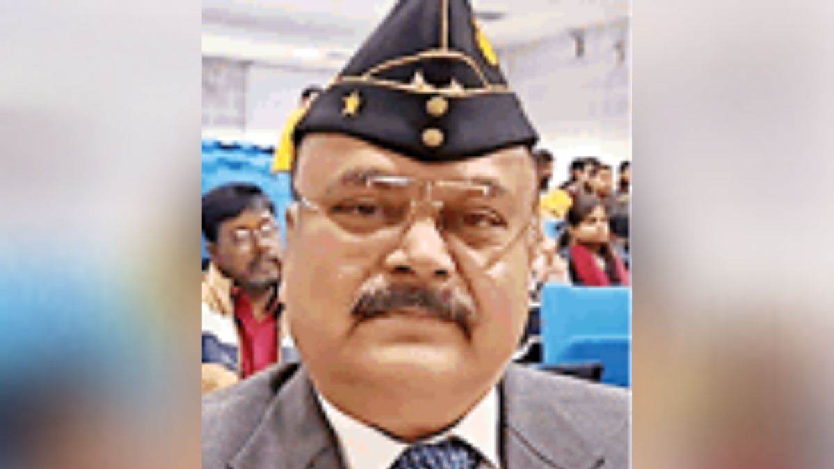 चीन को पता है भारत का पलड़ा भारी, नेता न गिराएं सेना का मनोबल वाराणसी