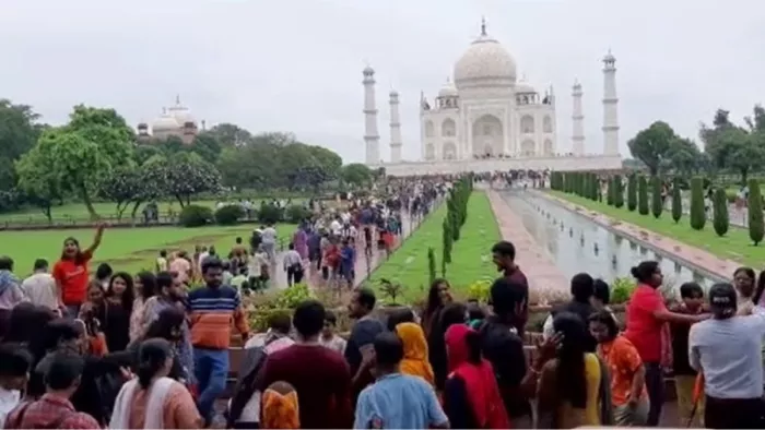 Corona Virus In Agra: कोरोना संक्रमण के लिए आगरा में सतर्कता बढ़ा दी गई है।