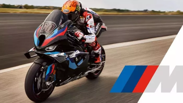 BMW ने अपनी सबसे महंगी बाइक M 1000 RR डिलीवरी शुरू कर दी है।