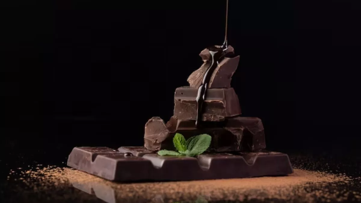 Dark Chocolate: आपके दिल और दिमाग दोनों के लिए लाभदायक है डार्क चॉकलेट,  जानें इसके अन्य फायदे - Dark Chocolate know the health benefits of eating it