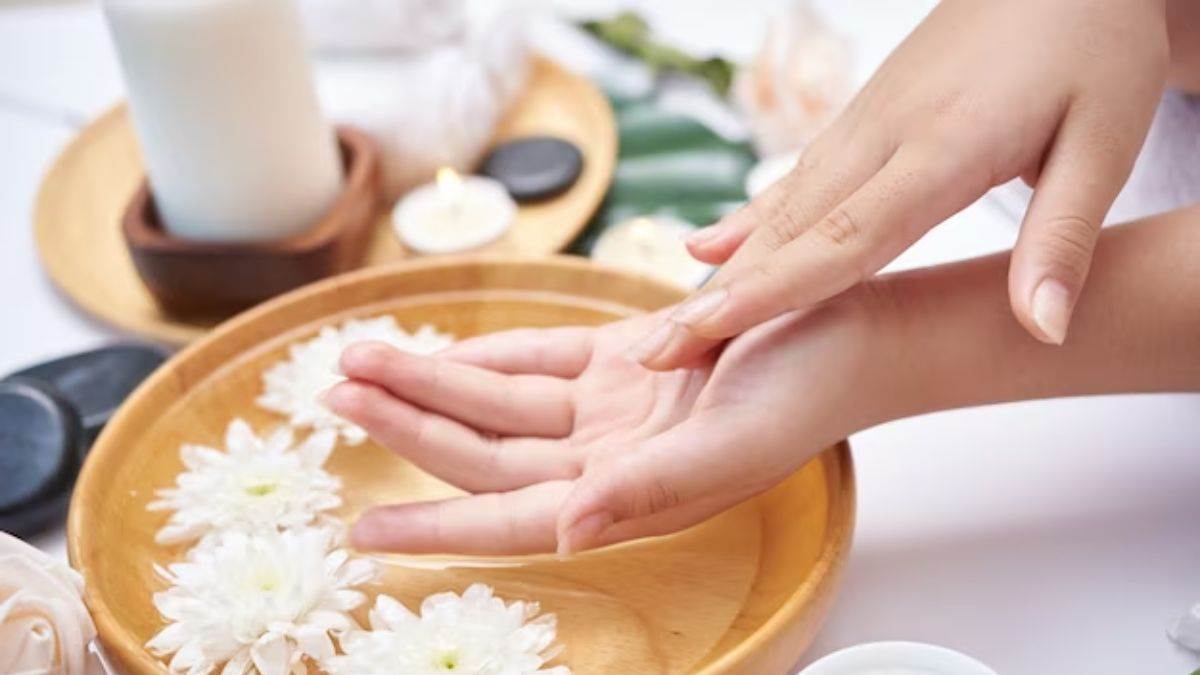 https://www.jagranimages.com/images/newimg/22122023/22_12_2023-hand_care_in_winters_23610934.jpg