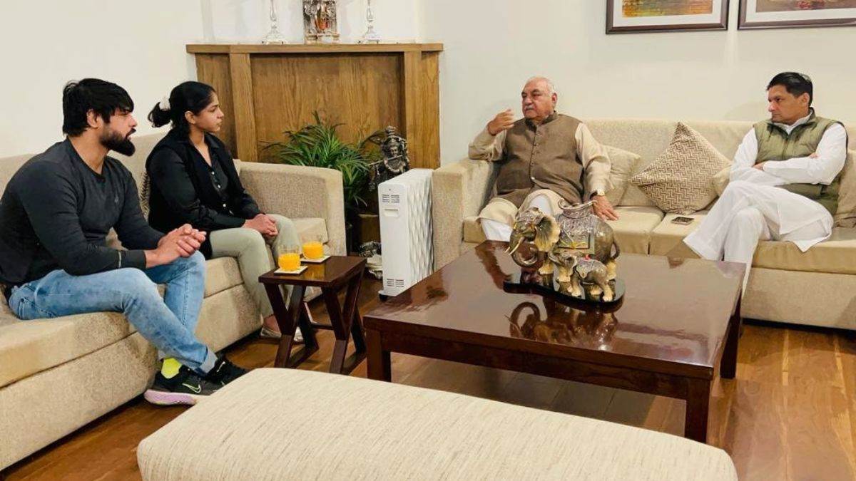 deepender hooda will not leave the side of wrestler sakshi malik till he gets justice said central government has violated the promise