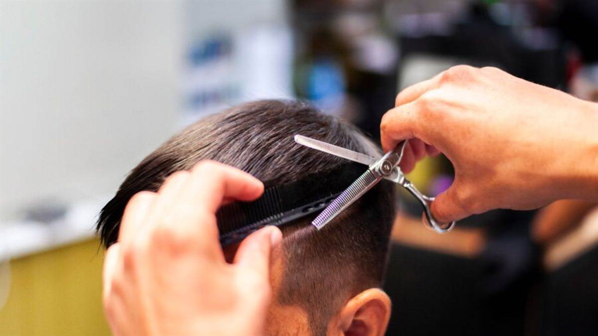 https://www.jagranimages.com/images/newimg/22122024/22_12_2024-hairsaloon2_23853618.jpg