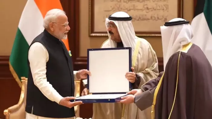 पीएम मोदी को मिला कुवैत का सर्वोच्च सम्मान।