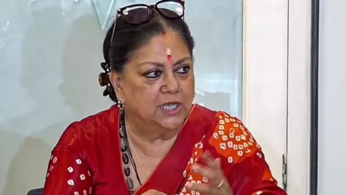 पूर्व सीएम वसुंधरा राजे के काफिले की कार पलटी (फाइल फोटो- पीटीआई)