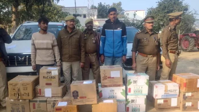 हसनगंज में पकड़ी गयी हरियाणा प्रांत की शराब। जागरण