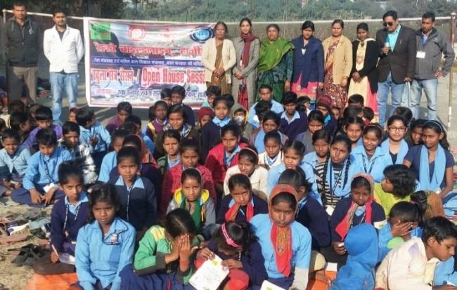 मुसीबत में हों बच्चें तो चाइल्डलाइन के टॉल फ्री नंबर 1098 पर करें कॉल मुसीबत में हों बच्चें तो चाइल्डलाइन के टॉल फ्री नंबर 1098 पर करें कॉल