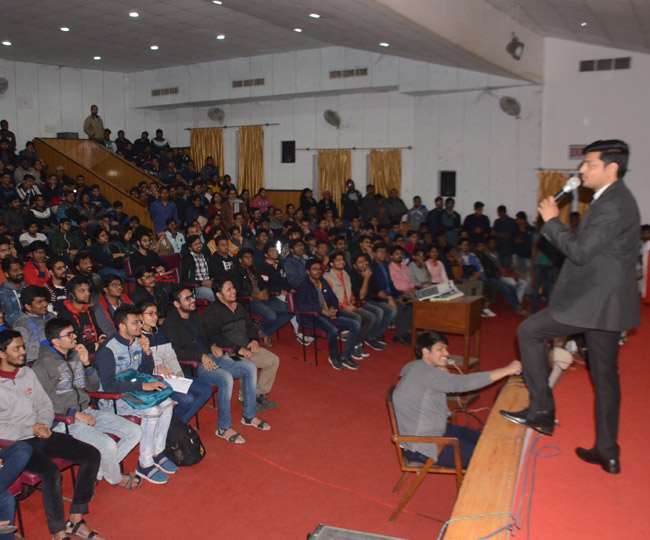 west Singhbhum DDC Aditya Ranjan interact with students of IIT ISM