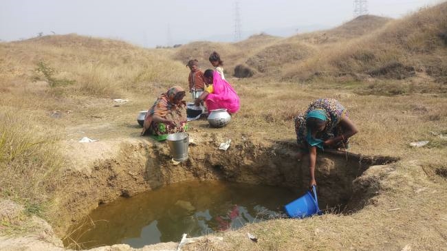 नाले के पानी से बुझ रही ग्रामीणों की प्यास
