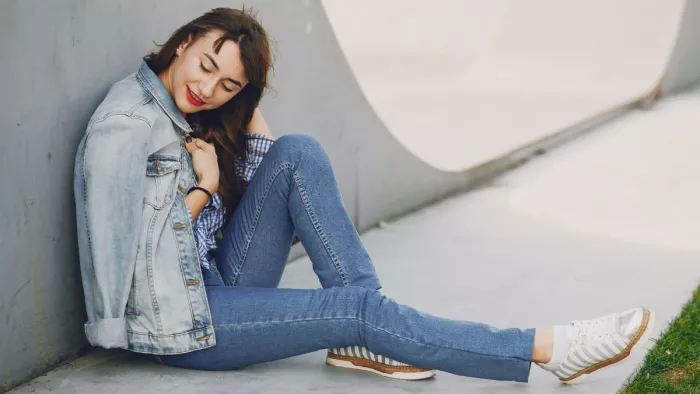 Denim Fashion: डेनिम में स्टाइलिश लुक के टिप्स एंड ट्रिक्स