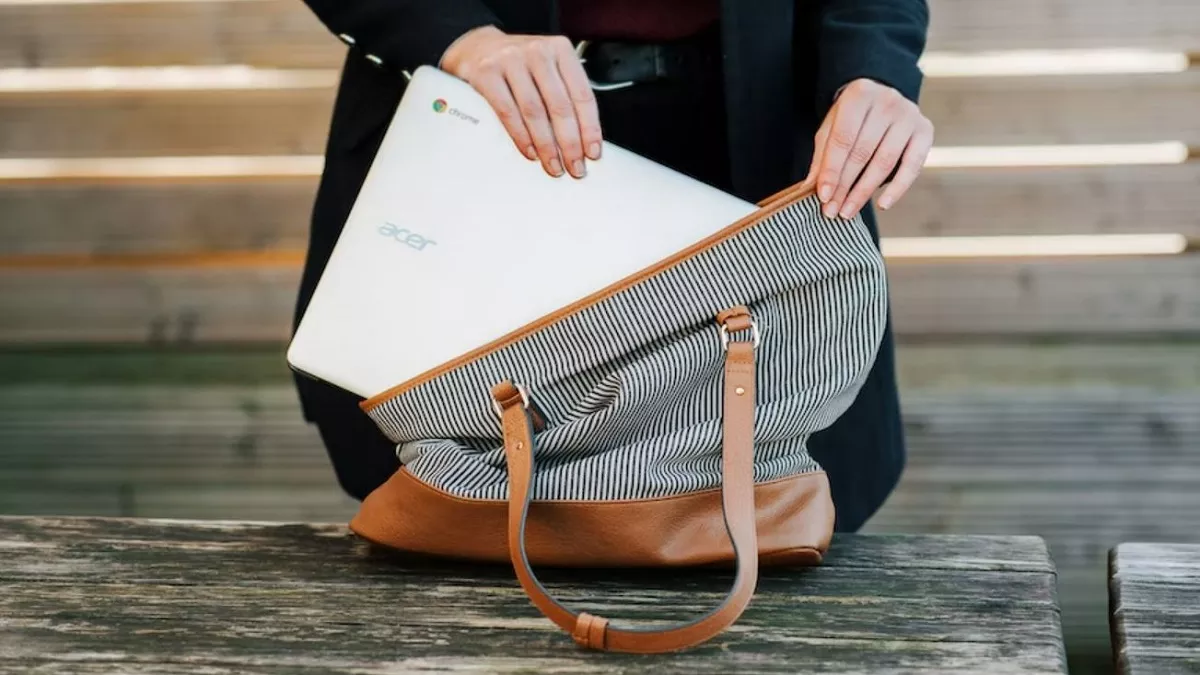 Laptop Bags For Women: प्यारी वुमनियाज़! ये रहा स्ट्रॉन्ग और स्टाइलिश लैपटॉप बैग का बेस्ट कलेक्शन