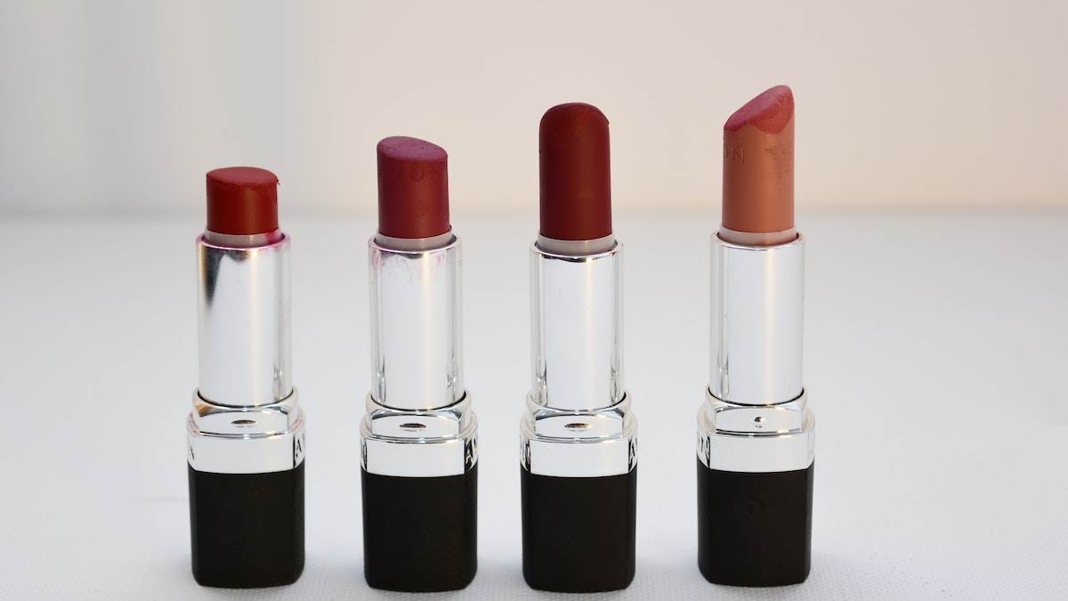 Matte Bold Lipstick: ये लिपस्टिक शेड्स हैं काफी कातिलाना, बोल्ड और इम्प्रेसिव लुक पाने के लिए अभी करें ट्राई
