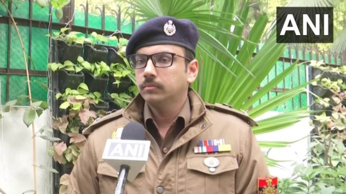https://www.jagranimages.com/images/newimg/23012023/23_01_2023-miscreant_attacked_delhi_police__23306148.jpg