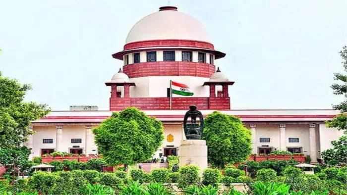 सुप्रीम कोर्ट ने वकीलों को हिजाब मामला रजिस्ट्रार के सामने पेश करने को कहा।
