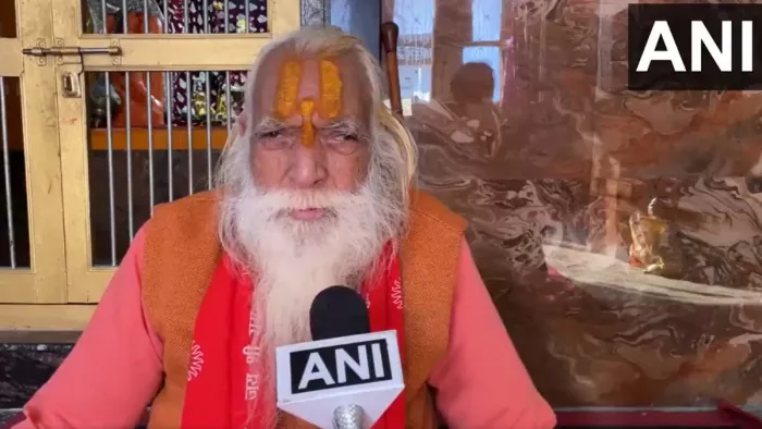 रामजन्मभूमि के मुख्य पुजारी आचार्य सत्येंद्र दास।
