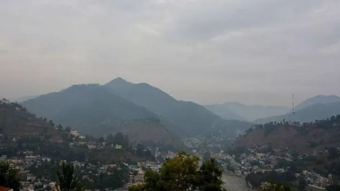 मैदान से लेकर पहाड़ तक शीतलहर का प्रकोप
