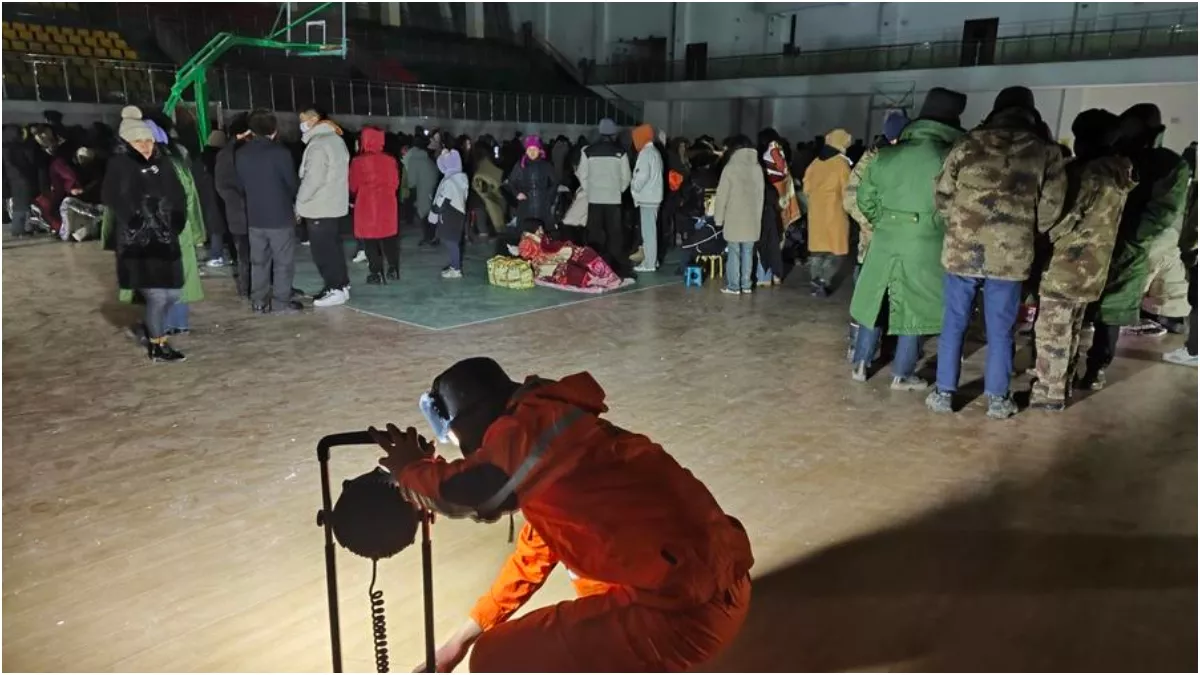 China Earthquake: भूस्खलन के बाद अब चीन में भूकंप से तबाही, 8 बजे तक 40 झटके किए गए महसूस; कई घर ढहे - China Powerful earthquake strikes Kyrgyzstan Xinjiang border several injuries reported
