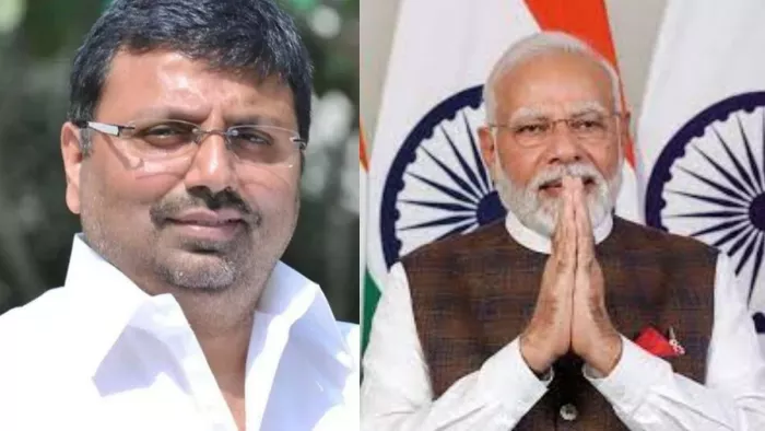 भाजपा सांसद निशिकांत दुबे और पीएम मोदी की फाइल फोटो।