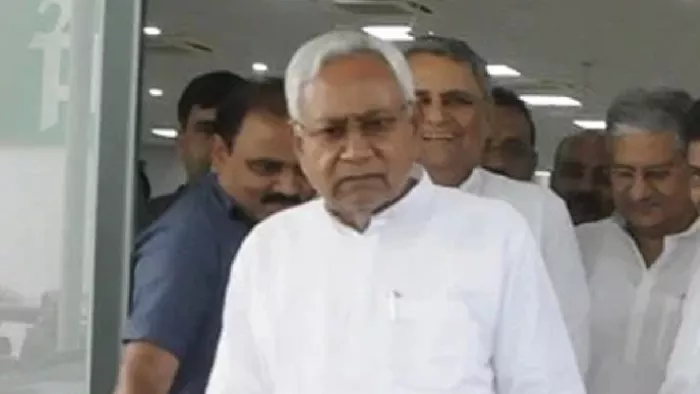 अचानक इसलिए राजभवन पहुंचे थे Nitish Kumar, 40 मिनट की मुलाकात ने बढ़ाई बिहार में सियासी हलचल