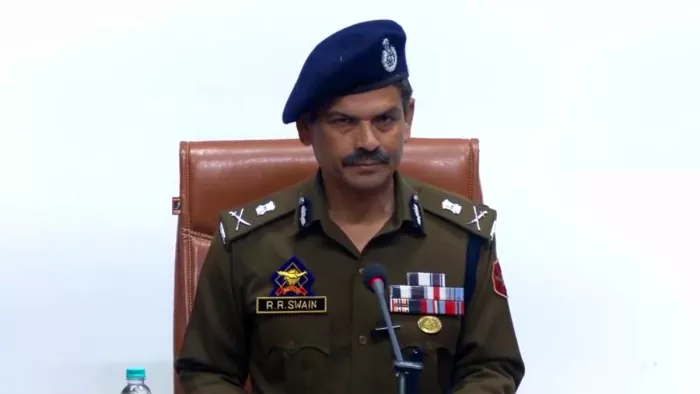 अवंतीपोरा में सीमा सुरक्षा को लेकर बोले डीजीपी आर आर स्वैन (फाइल फोटो)।