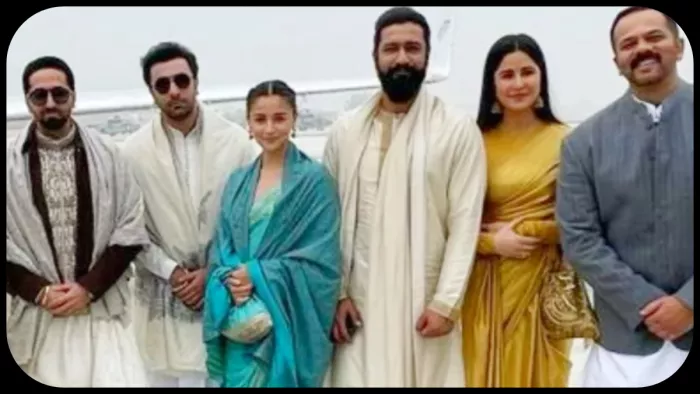 Ranbir Kapoor ने विक्की कौशल के गले में हाथ रखकर दिया पोज/ Photo- Instagram