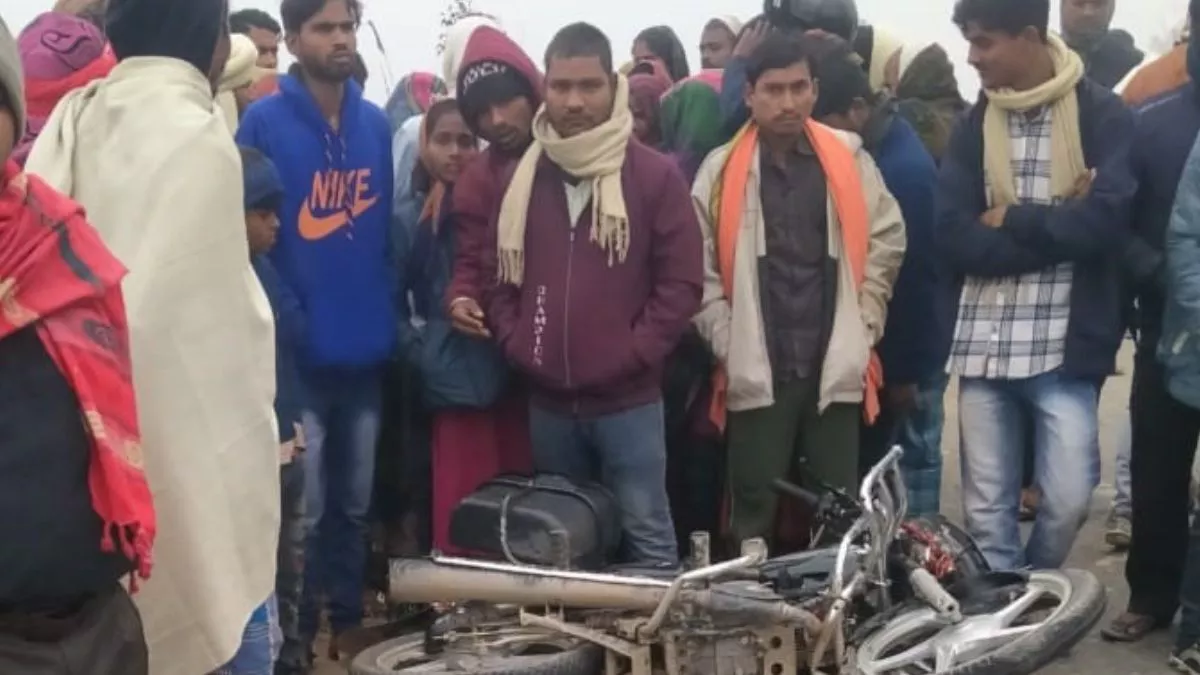 Sitamarhi Road Accident: ट्रक और बाइक की टक्कर में एक की मौत, दो गंभीर रूप से घायल; लोगों ने किया सड़क जाम