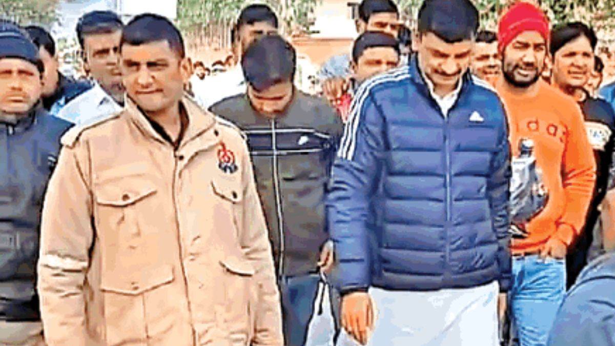 up police daroga and constable suspended goes in bjp leader welcome ceremony