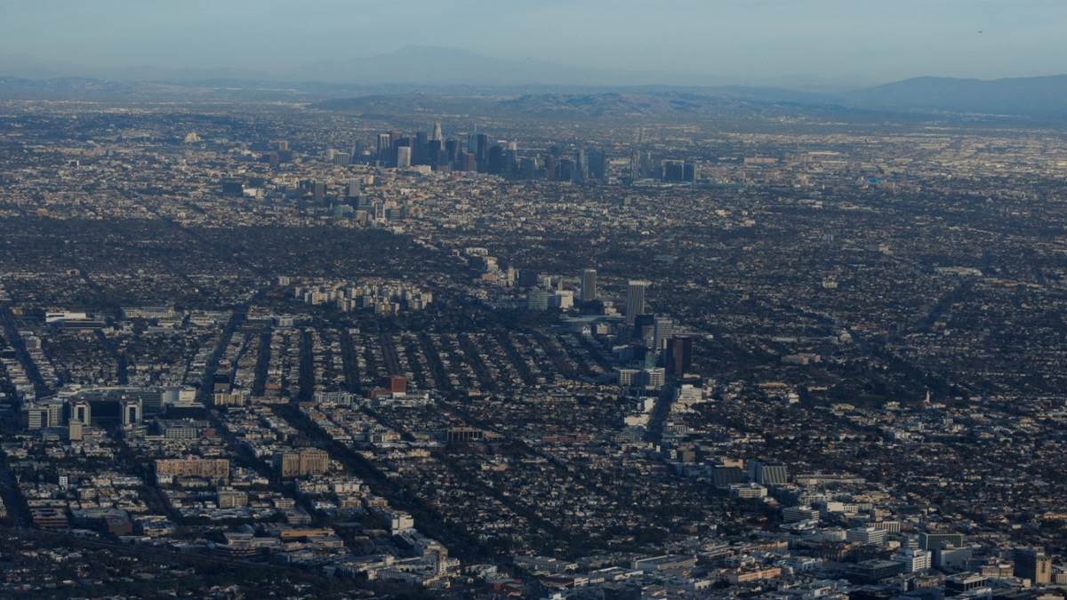 https://www.jagranimages.com/images/newimg/23012025/23_01_2025-aerial_view_los_angeles_23871685_144959465.jpg
