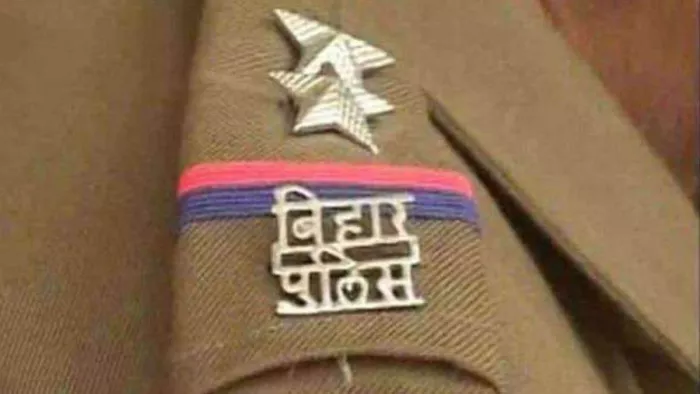 मढ़ौरा डीएसपी ने तीन पुलिसकर्मियों को किया गिरफ्तार