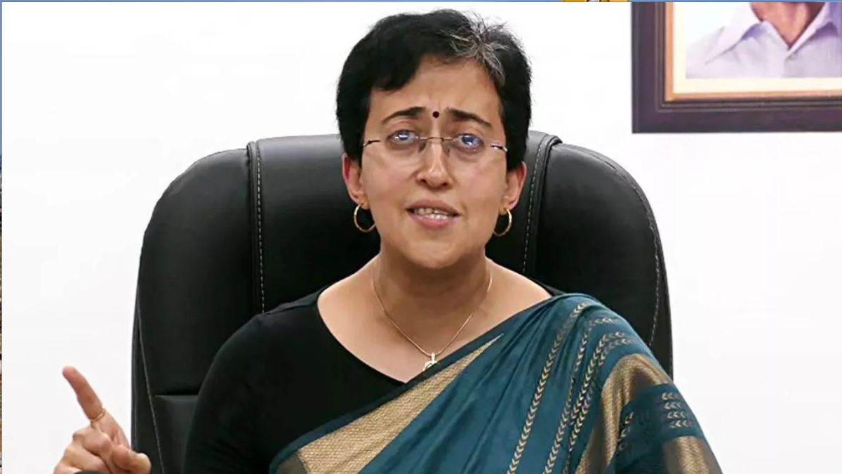 बिधूड़ी के खिलाफ केस रफादफा करना चाहती है पुलिस', अफसरों के ट्रांसफर की  मांग; CM आतिशी ने आयोग को लिखी चिट्ठी - CM Atishi written a letter to election  commission and told