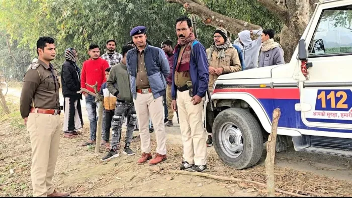 घटना की सूचना के बाद जांच के लिए पहुंची पुलिस