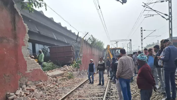मुंगेर में शंटिंग के दौरान वैगन ट्रैक से उतरा