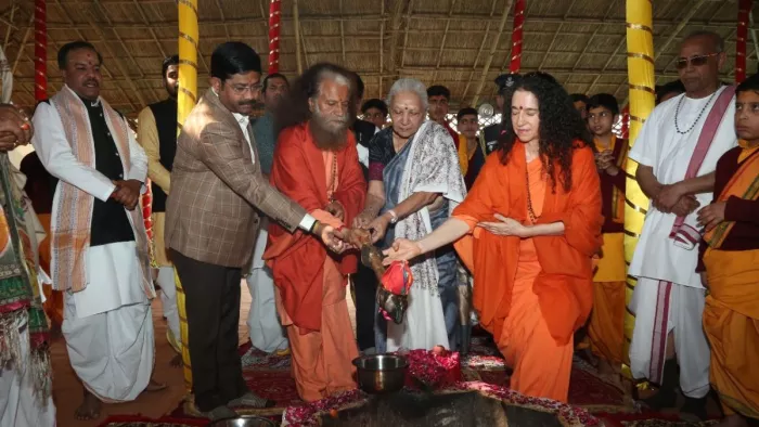 राज्यपाल ने परमार्थ निकेतन के शिविर में दिव्य मानस कथा में लिया हिस्सा