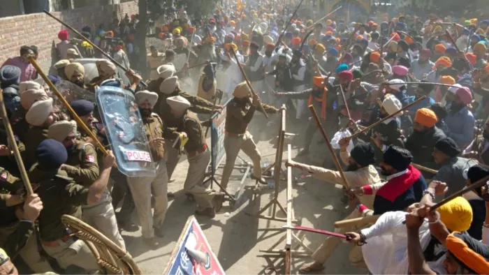 अमृतपाल सिंह के साथी को रिहा कराने की मांग को लेकर समर्थकों का प्रदर्शन,