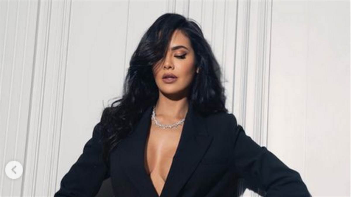 https://www.jagranimages.com/images/newimg/23022023/23_02_2023-esha_gupta1_23338632.jpg