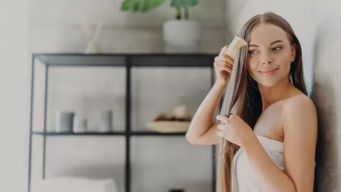 Hair Care Tips: बालों को मजबूत बनाने के लिए इस्तेमाल करें सरसों तेल का मास्क