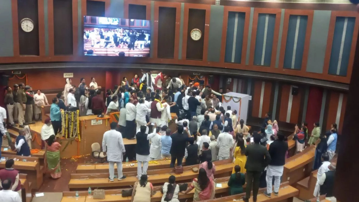 दिल्ली MCD स्टैंडिंग कमेटी चुनाव: MCD की बैठक कल तक के लिए स्थगित, BJP पार्षद रेखा गुप्ता और अमित नागपाल पर होगी कार्रवाई