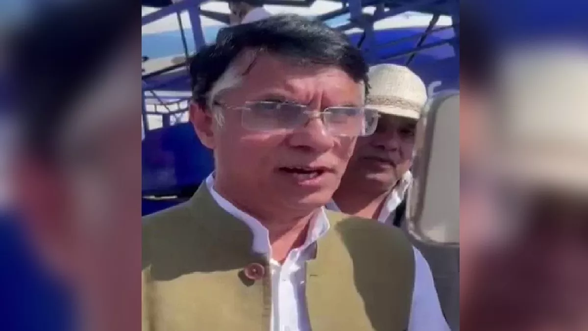 Pawan Khera: पवन खेड़ा को बड़ी राहत, सुप्रीम कोर्ट ने दी अंतरिम जमानत; तीनों FIR की सुनवाई एक ही जगह होगी