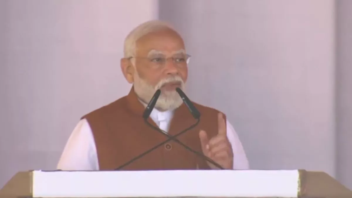 PM Modi In Varanasi: पीएम मोदी ने वाराणसी को दी 13 हजार करोड़ के विकास परियोजनाओं की सौगात, कहा- ये प्रोजेक्ट्स काशी के साथ-साथ...