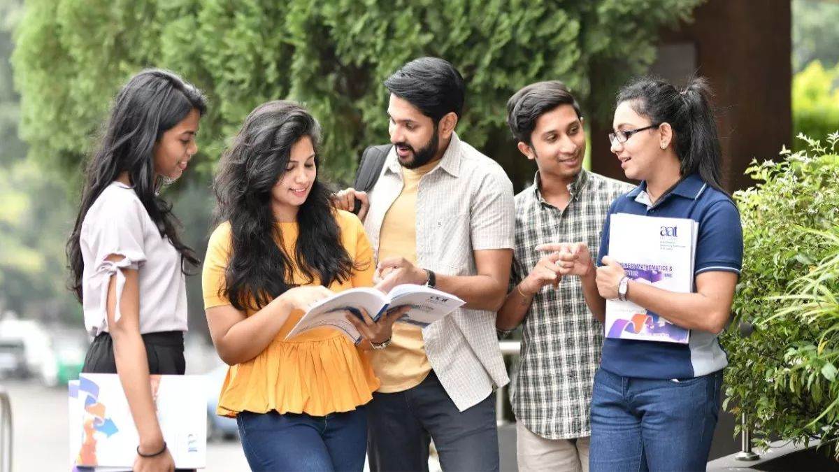 number of students is increasing in colleges but pg seats are being reduced shatrughan prasad said