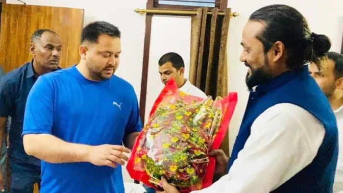 Tejashwi Yadav with Journalist Murder Accused Md Kaif तेजस्वी के साथ शार्प शूटर मोहम्मद कैफ उर्फ बंटी। (जागरण फोटो)